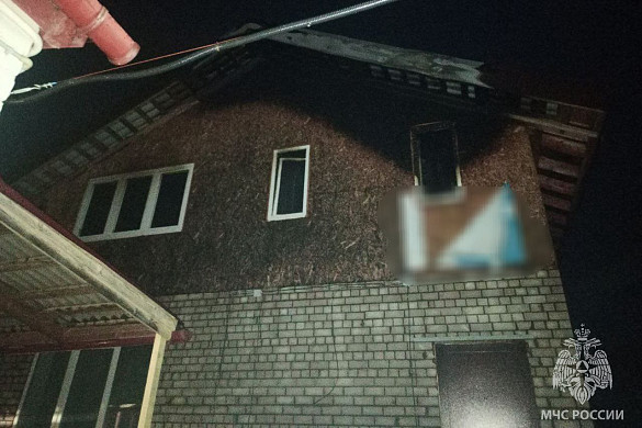Разряд молнии стал причиной возгорания дома на Каравайковой в Иванове 